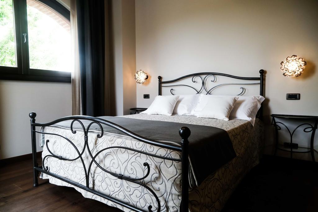 Cascina Cortine Bed and Breakfast Guarene Kamer foto